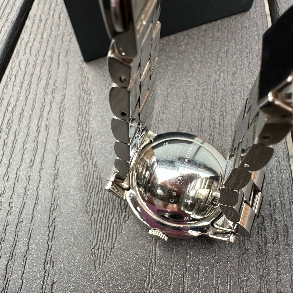 Marc Jacobs Watch - Picture 4 of 7